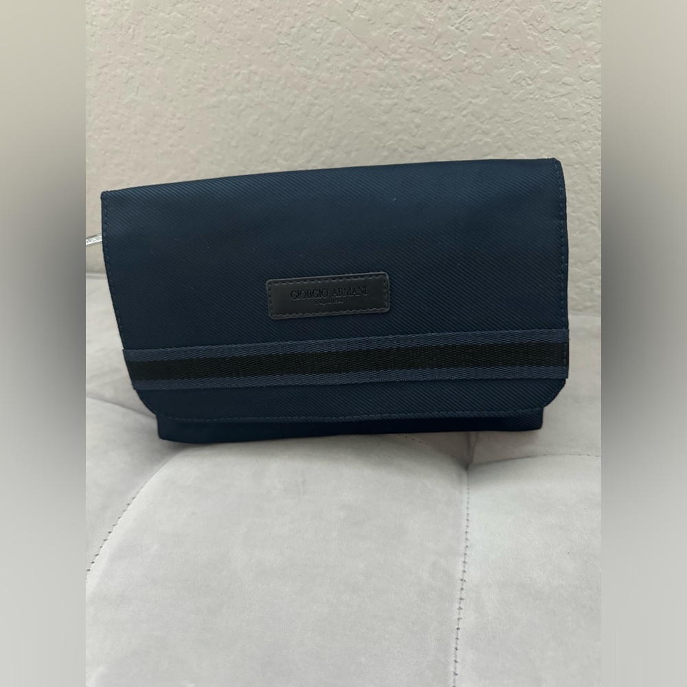 NWOT Giorgio Armani Fragrance Navy Blue Nylon Toiletry Travel Makeup Hanging Bag